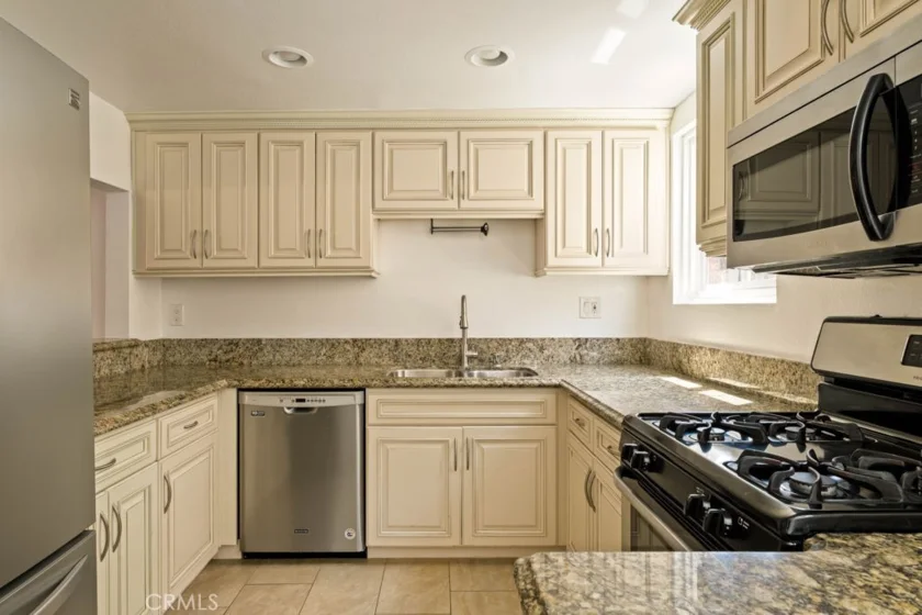 13948 Moorpark Street #4 photo 11