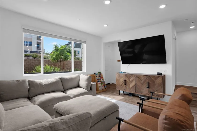 808 Mateo Street ##2 photo 4
