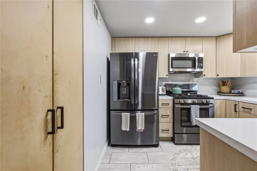 8927 Cedros #14 photo 10