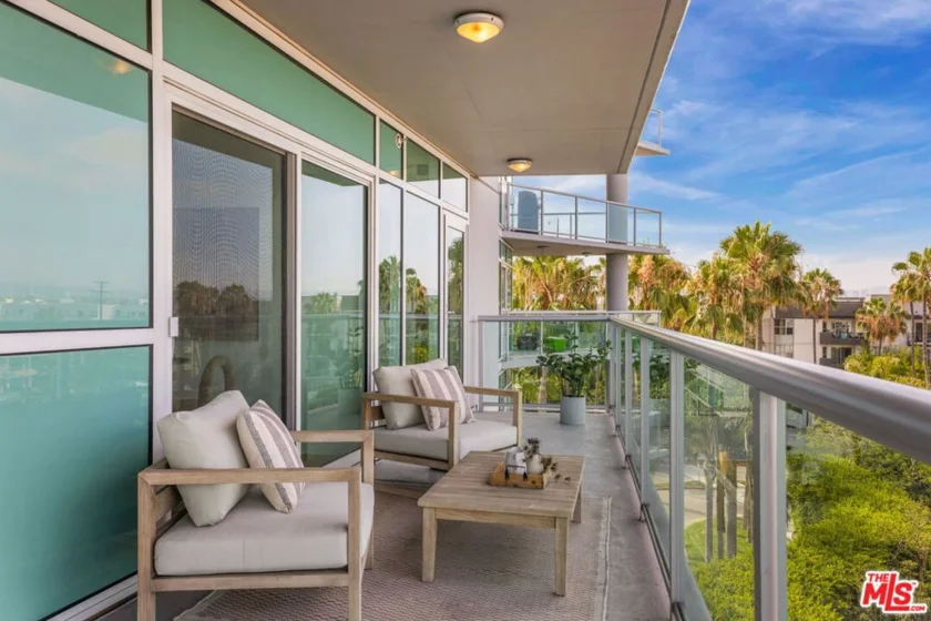 13600 Marina Pointe Drive #604 photo 23
