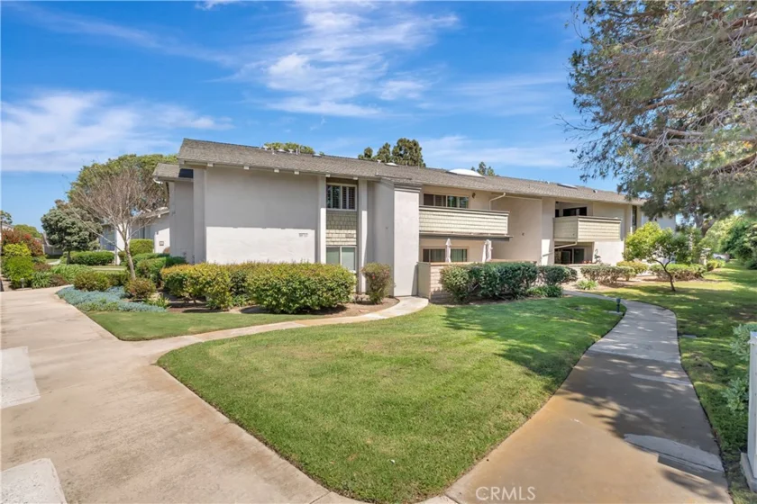 19-G Van Ness Court photo 4