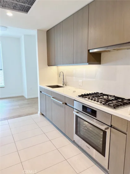 889 Francisco #2505 photo 1