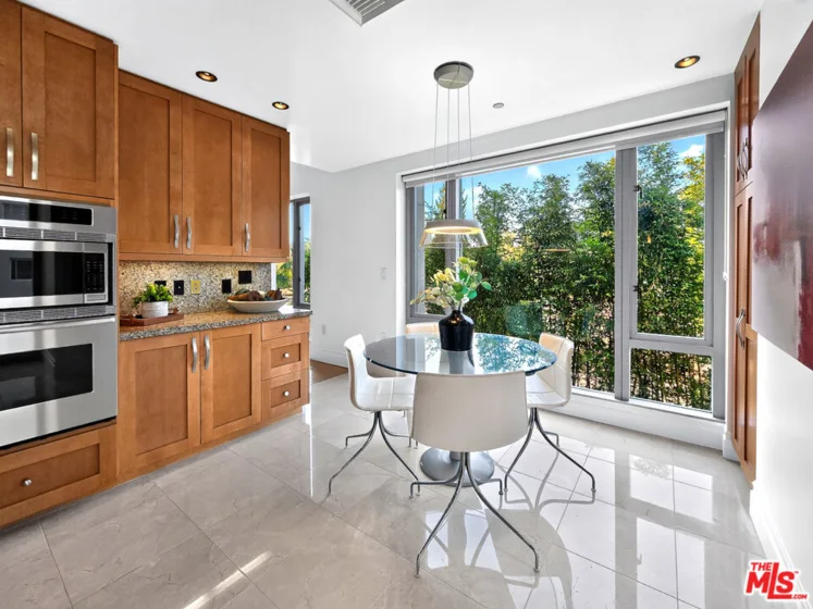 10727 Wilshire Boulevard #404 photo 15