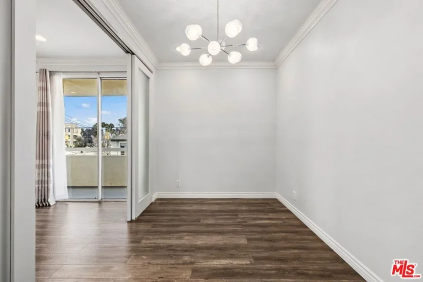 1002 S Burnside Avenue #203 photo 5