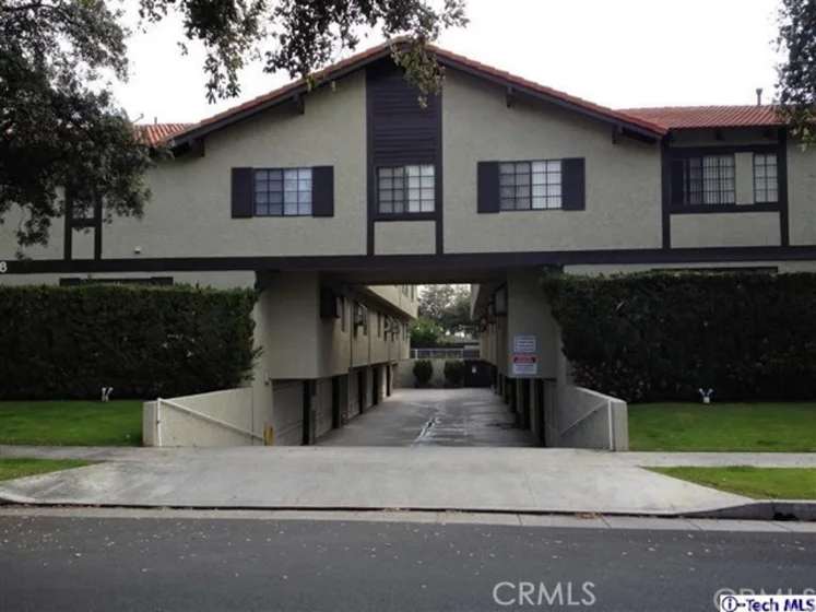 408 N Curtis #D photo 1