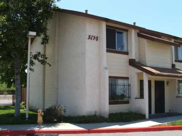 5190 N River Road #F photo 1