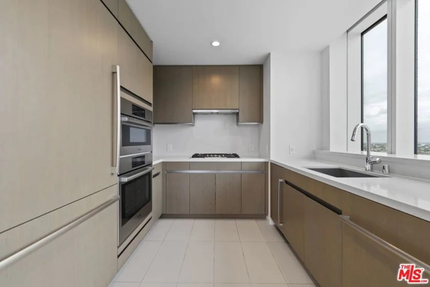 889 Francisco Street #1508 photo 32