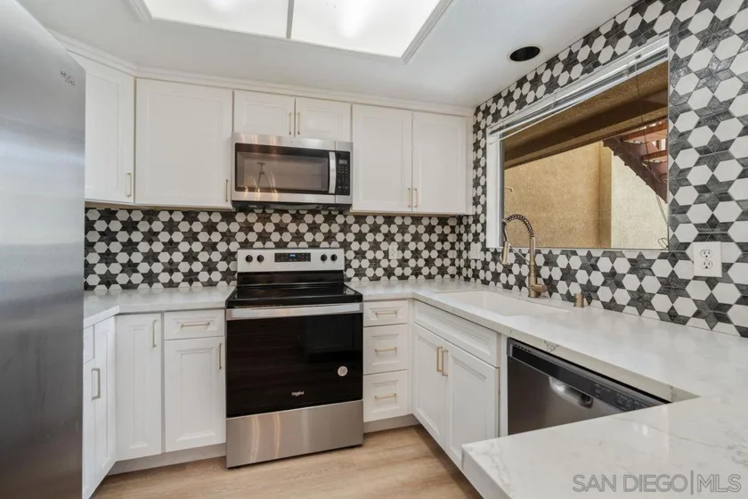42140 Lyndie Lane #31 photo 1