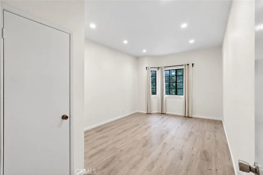 17914 Magnolia Boulevard #135 photo 15