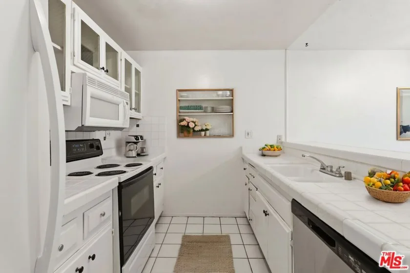 5414 Newcastle Avenue #19 photo 5