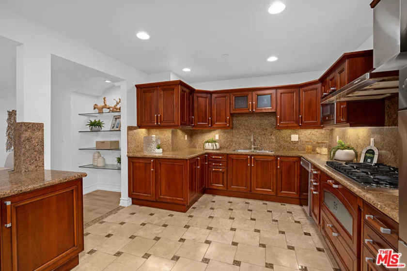 1838 Westholme Avenue #104 photo 7