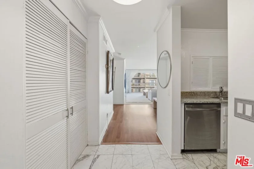 10751 Wilshire Boulevard #1206 photo 16