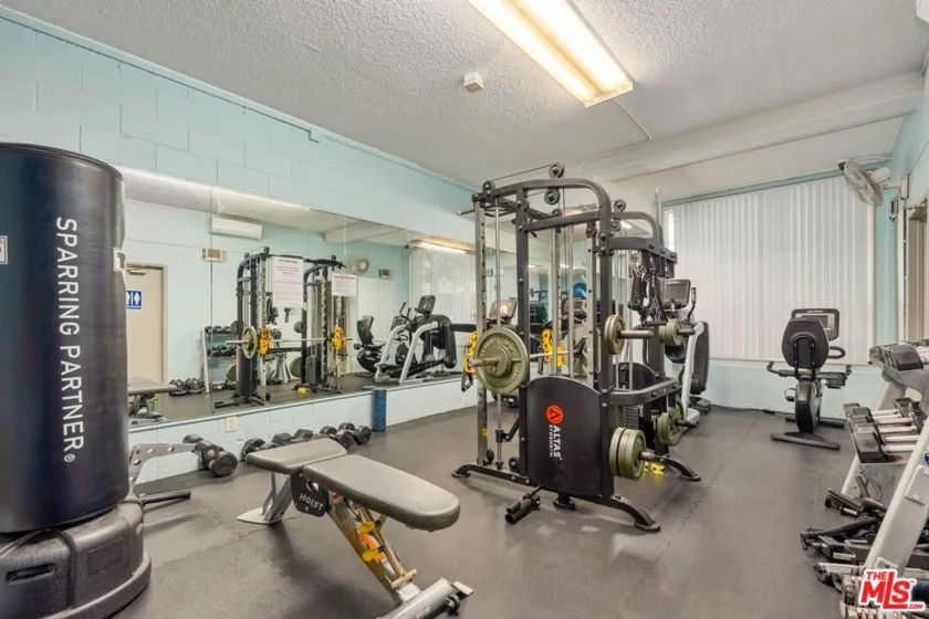 1262 S Barrington Avenue #204 photo 23