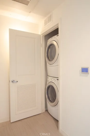 931 E Walnut Street #316 photo 24