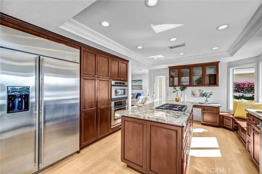 70 Fairlake photo 16