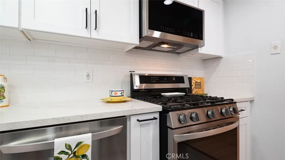 7305 Balboa Boulevard #2 photo 2