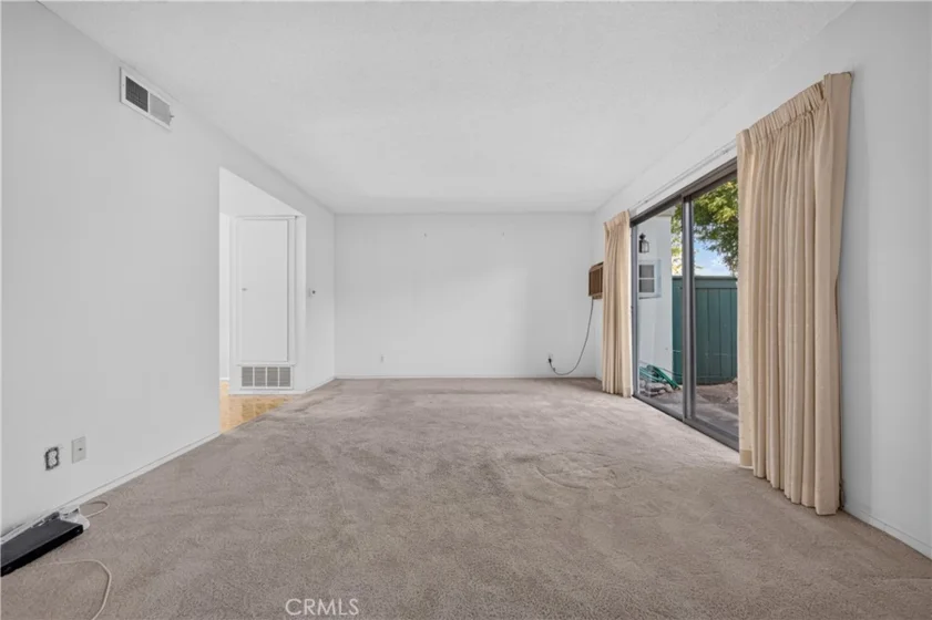 8170 Glengarry photo 7
