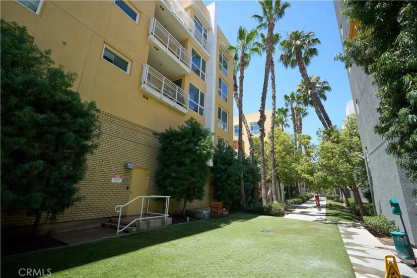21301 Erwin Street #305 photo 17