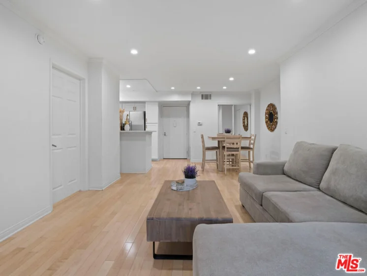 21520 Burbank Boulevard #112 photo 9