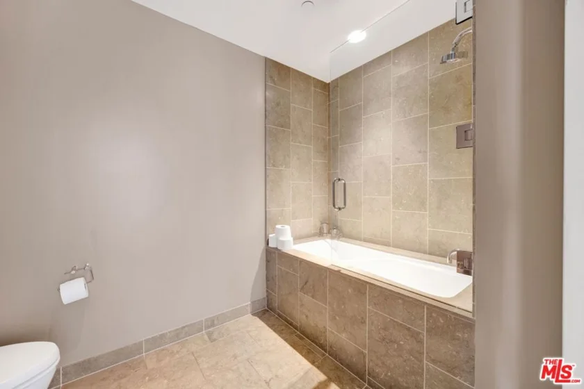 6250 Hollywood Boulevard #6F photo 14