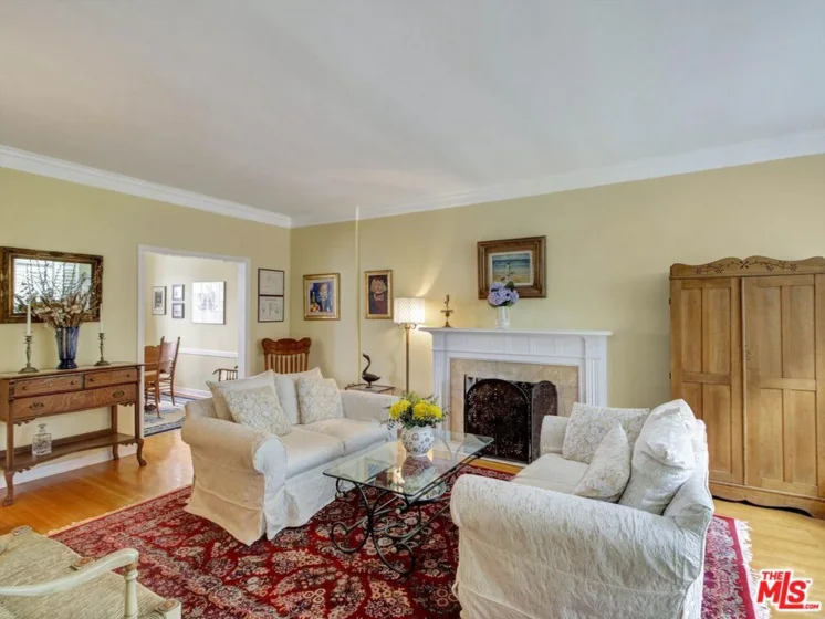 1327 N Hayworth Avenue photo 9