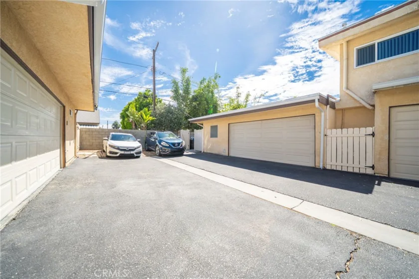 8120 Canby Ave #6 photo 39