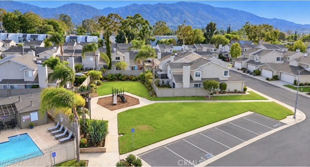 1613 Toyon photo 42