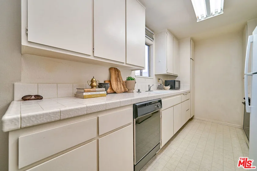 5437 Corteen Place #212 photo 8