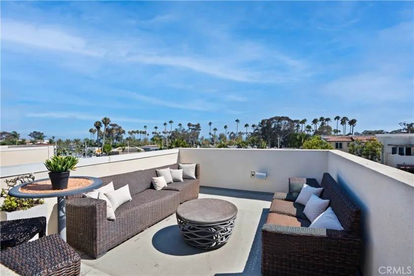 2765 Doheny photo 4