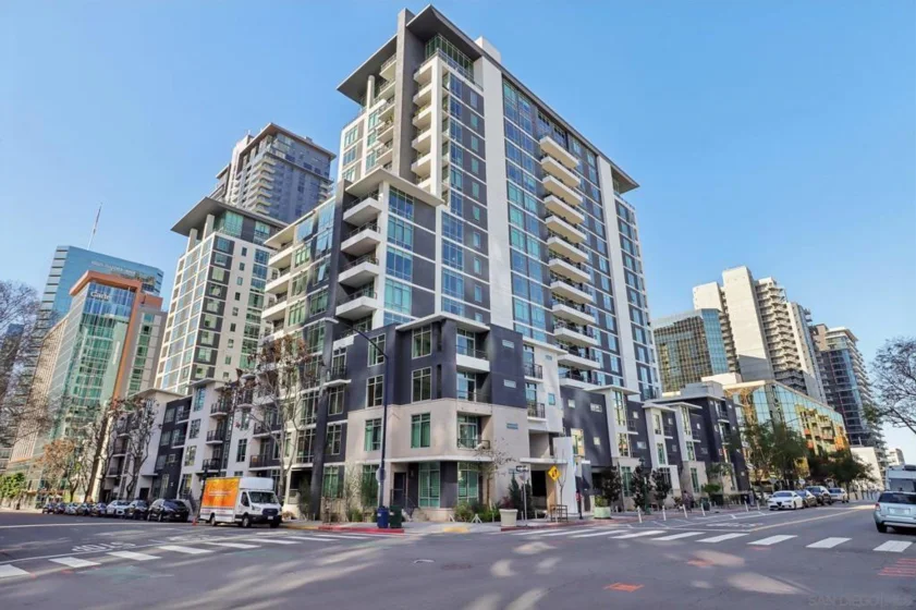 425 W Beech Street #524 photo 1