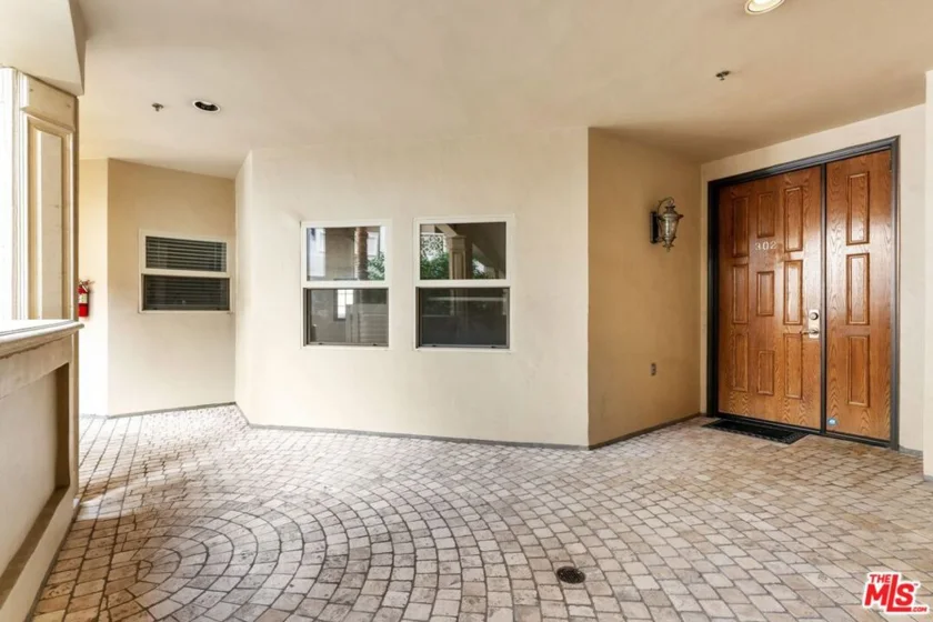 850 N Croft Avenue #302 photo 24
