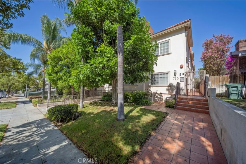 715 E Angeleno #104 photo 1