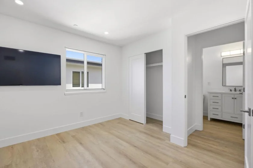 2055 S El Camino Real photo 14