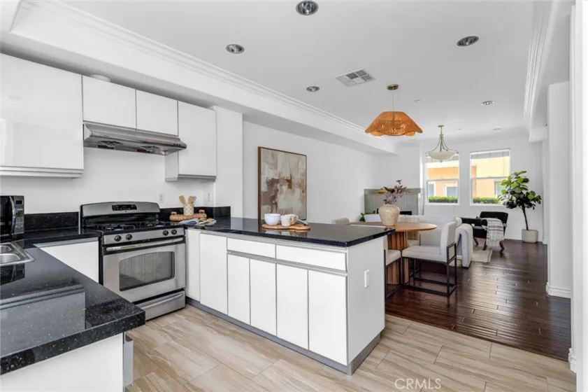 431 N Los Robles Avenue #2 photo 12