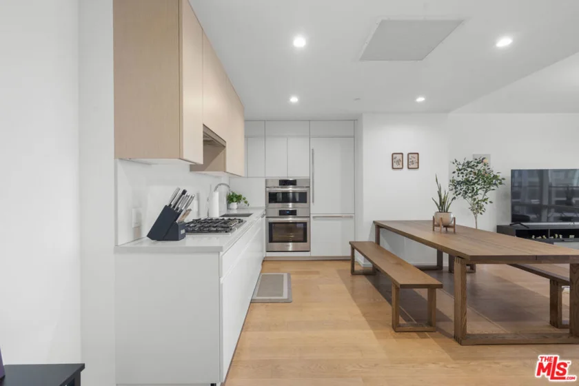 877 Francisco Street #1116 photo 4