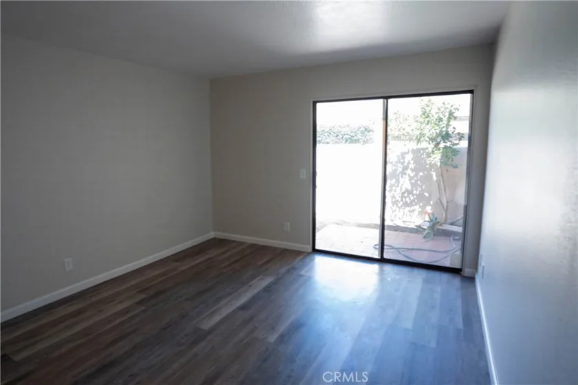 2055 Earl Glen photo 28