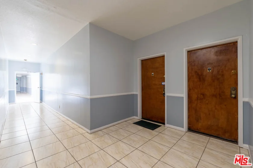 5135 Zelzah Avenue #305 photo 17