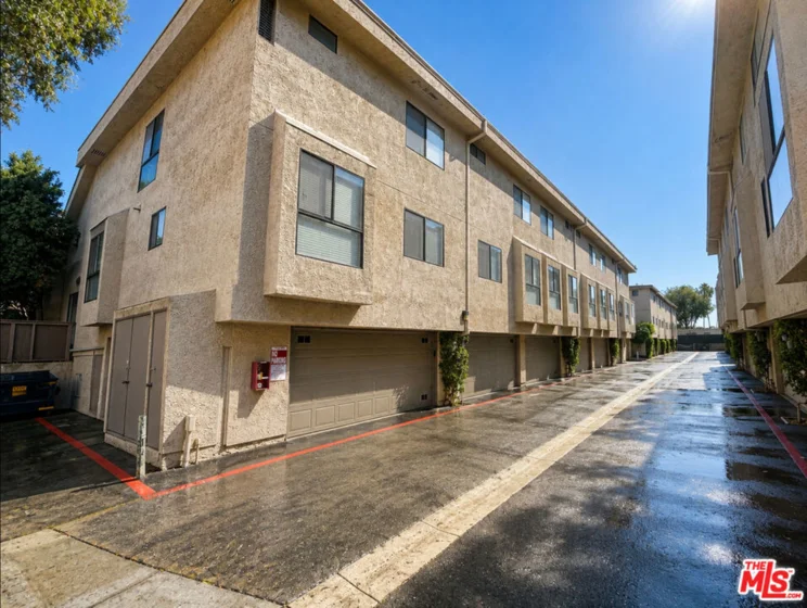 15173 Magnolia Boulevard #E photo 8