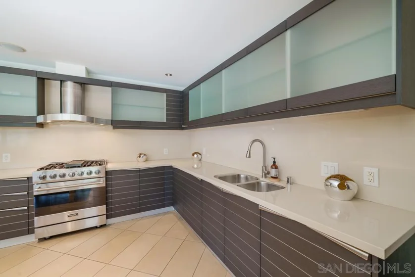 1325 Pacific Hwy #314 photo 52