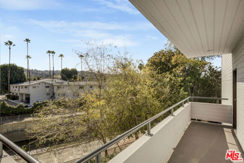 13331 Moorpark Street #233 photo 25