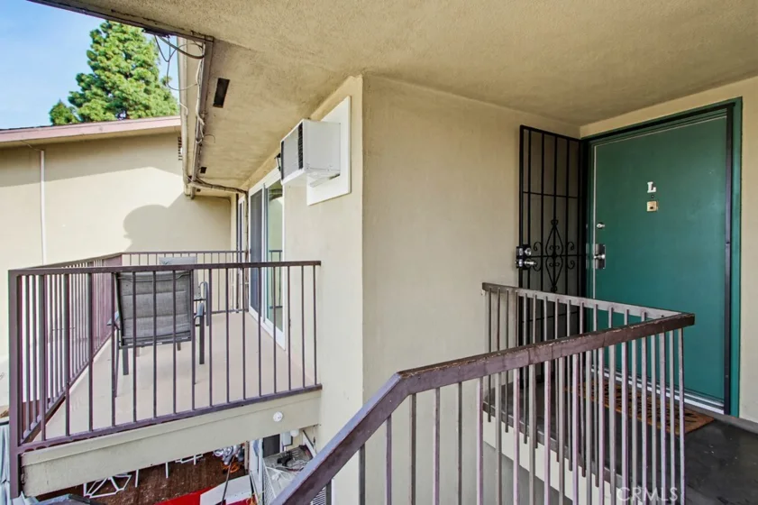 1860 W Glenoaks #L photo 3