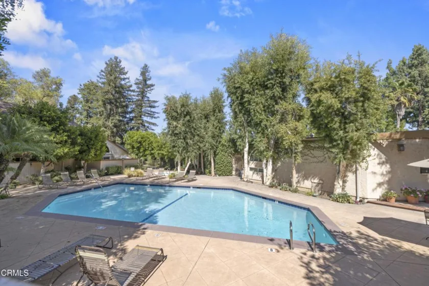22330 Victory Boulevard #604 photo 15