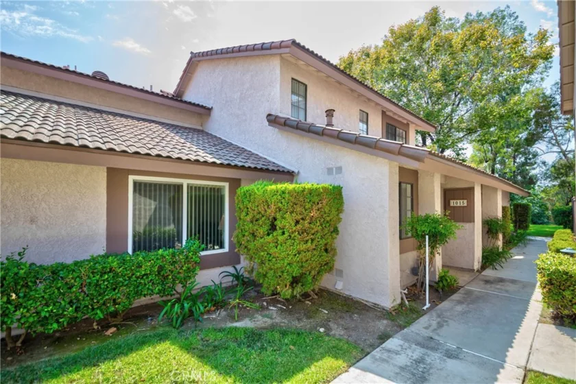 1015 Carmel Circle photo 1