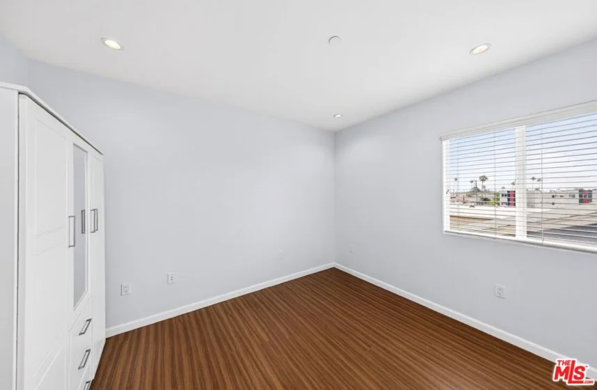 1026 S Oxford Avenue #302 photo 3