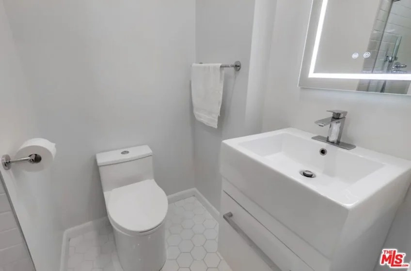1275 Havenhurst Drive #4 photo 37