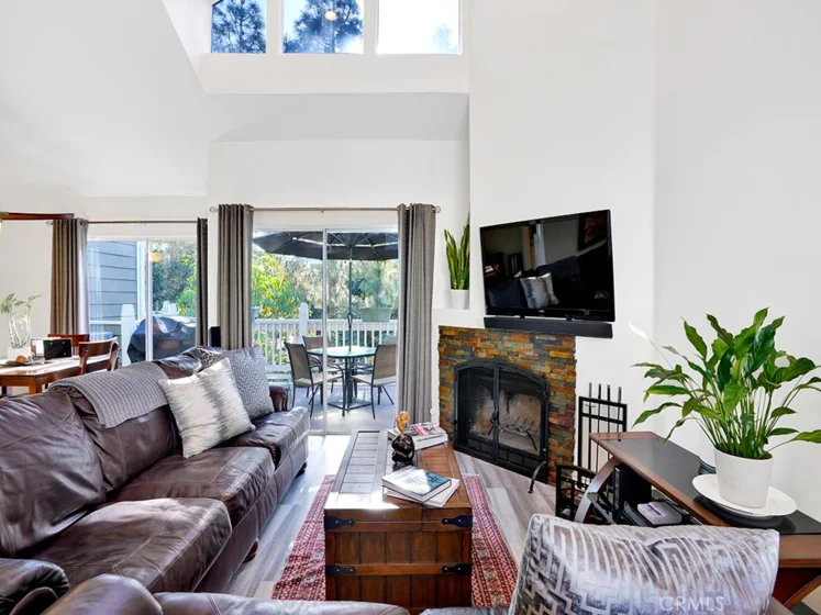 3007 Croyden Bay photo 1