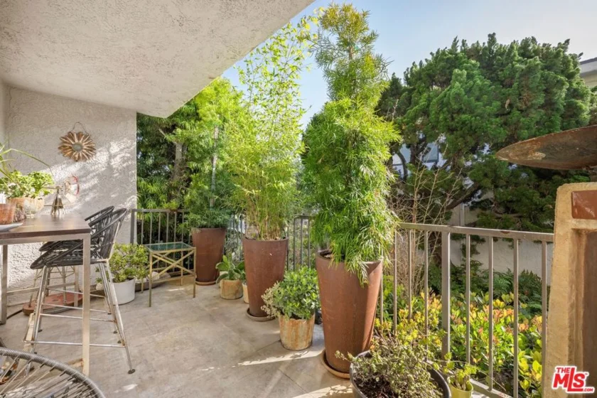 6795 Las Olas Way photo 10