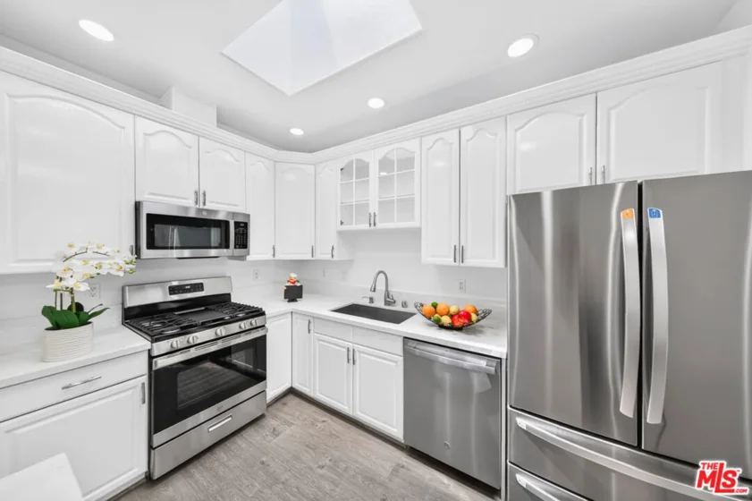 971 S St Andrews Place #301 photo 19