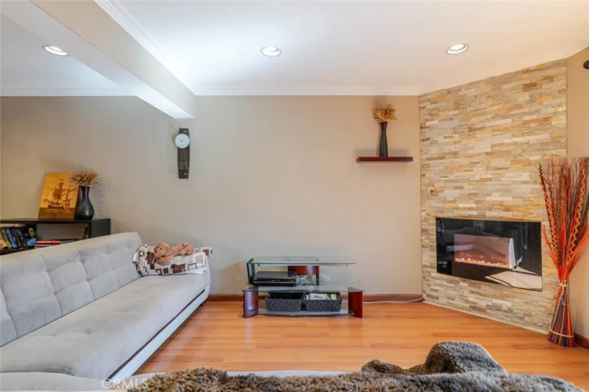 6232 Morse Avenue photo 4