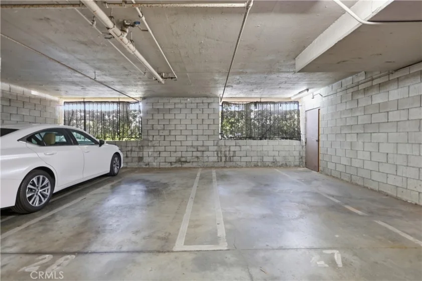 15207 Magnolia Boulevard #119 photo 42